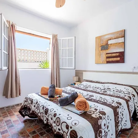 Lory فيلة كالاو سالفاجي